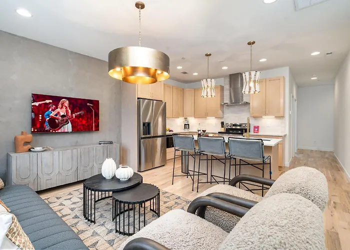 Trillium-3 Unit Combo-Private Decks-Near Broadway