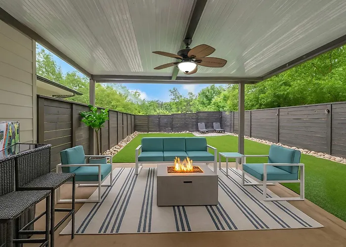 Rooftop Large Backyard Fire Pit Near Downtown Nashville