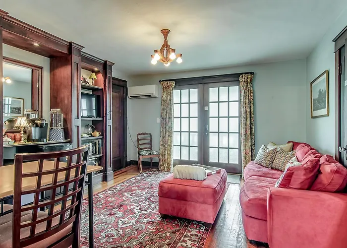 The Honey Bee Suite By Stay Local Nashville