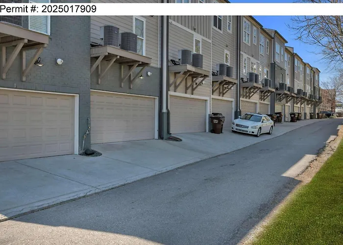 Close To Dt Game Garage Bar Large Living Room