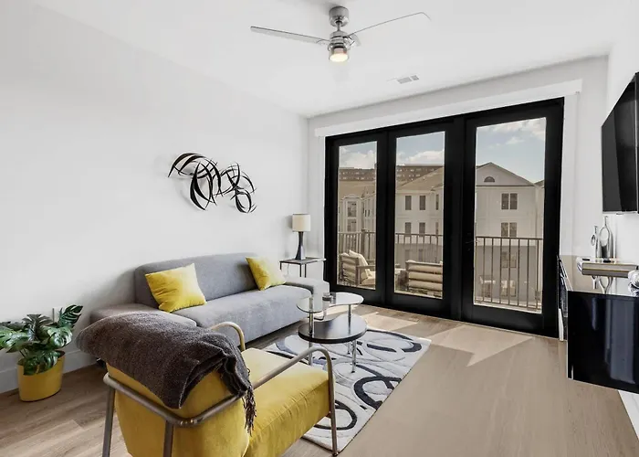 West End Getaway For 5 With Pool