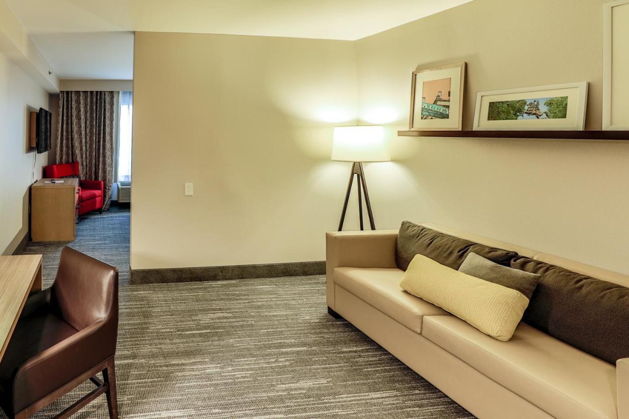 Country & By Radisson Airport Tn 3*