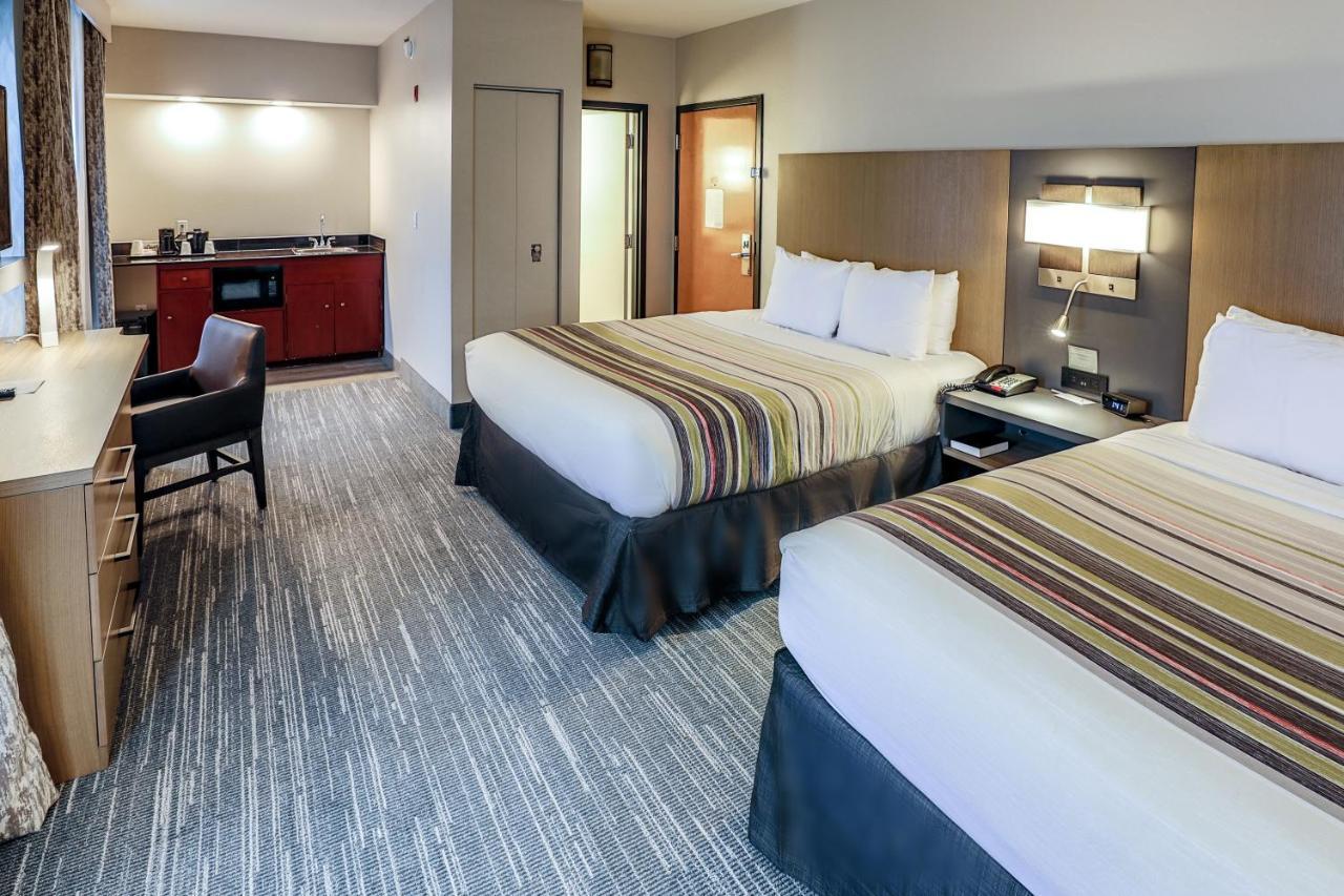 Country & By Radisson Airport Tn Hotel 3*