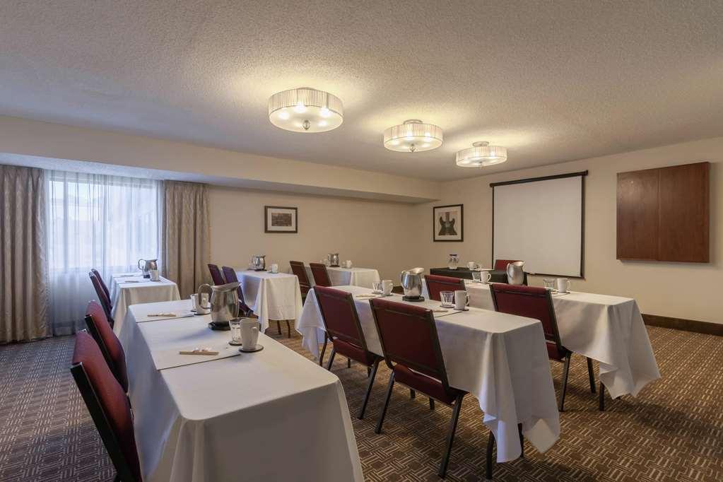 Doubletree By Hilton Airport 3*