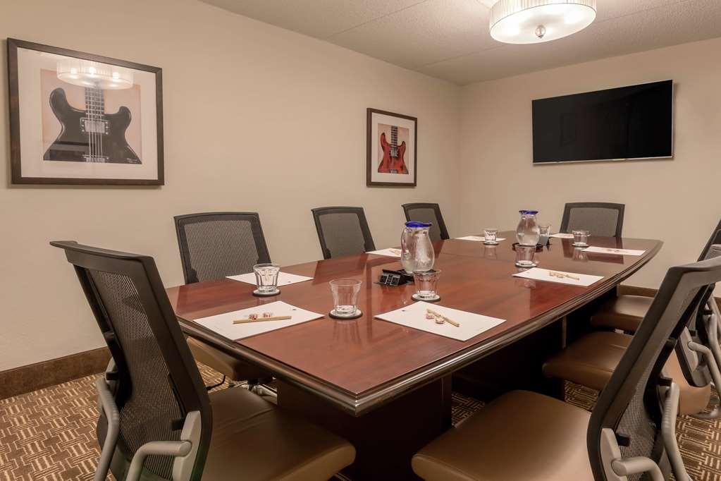 Doubletree By Hilton Airport Hotel 3*