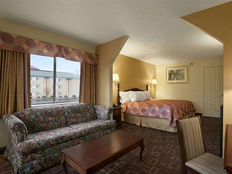 Hotel Super 8 By Wyndham Near Downtown / I-40 Nashville