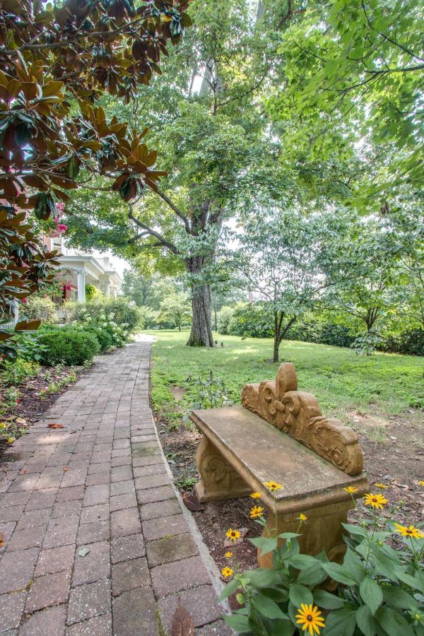 The Timothy Demonbreun House Bed & Breakfast *