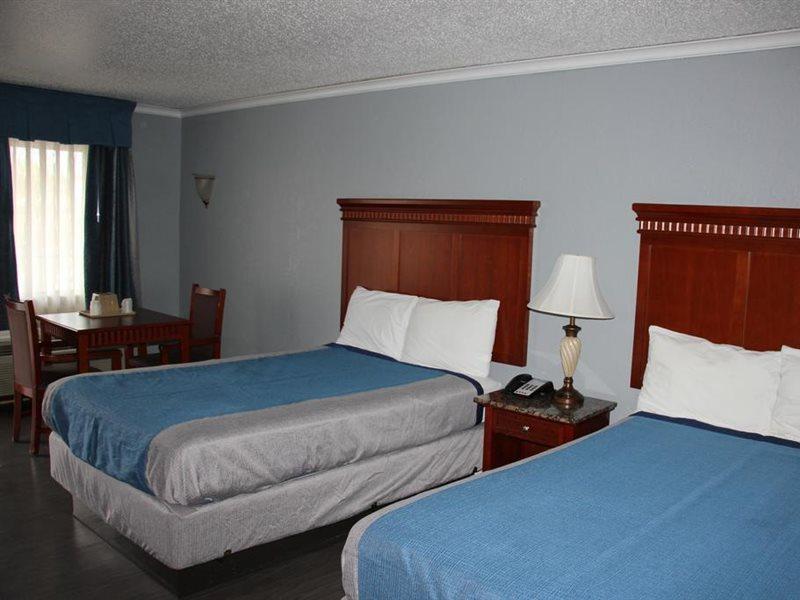 Quarters & Hotel