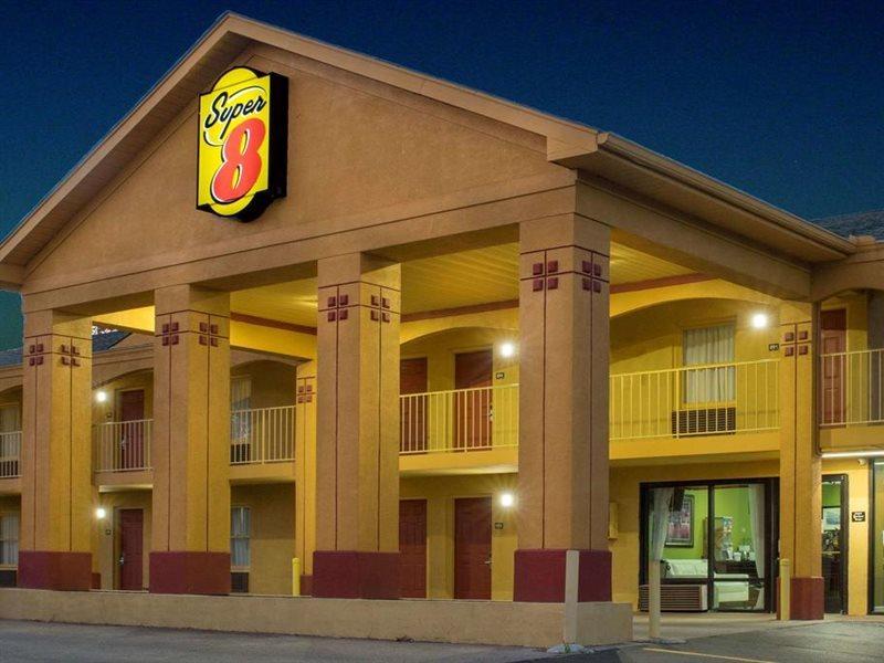 Super 8 By Wyndham West Hotel