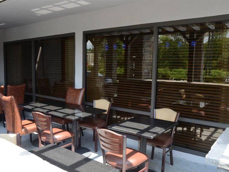 Baymont By Wyndham Airport 2*