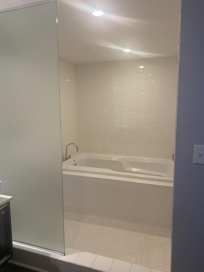 Artsy Chic 1br 30day Min With Wifi Ac Parking Tv Furnished Rooftop