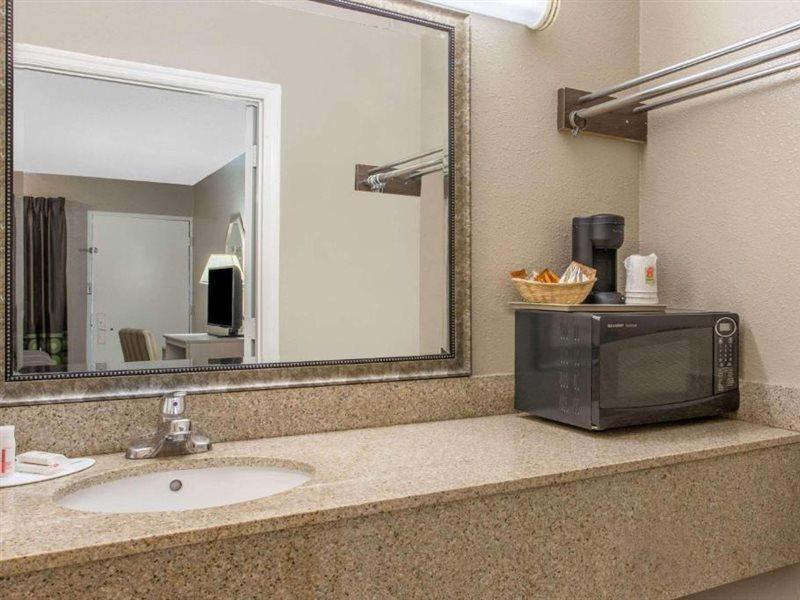 Hotel Super 8 By Wyndham Antioch/nashville South East 2*