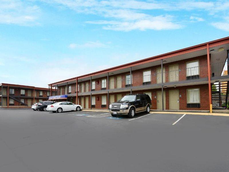 Rodeway Hotel 2*