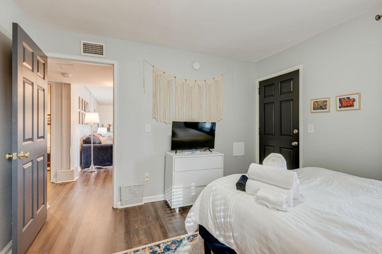 Apartment Close To Everything -304 *