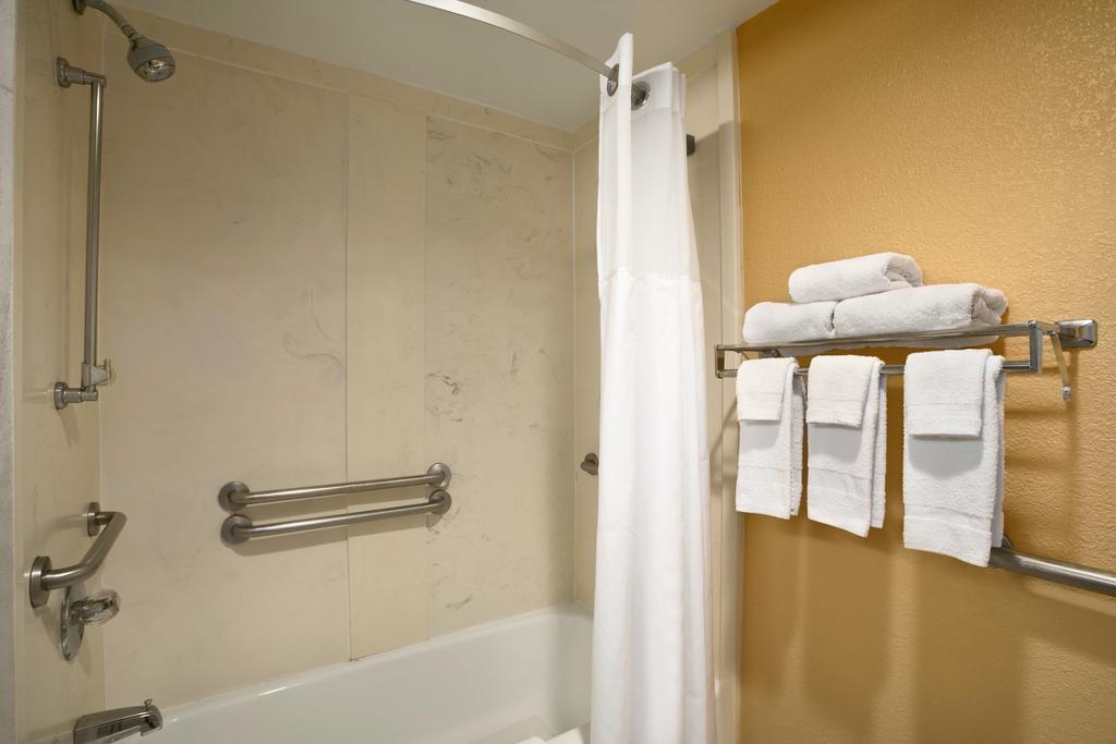 Days By Wyndham Airport East Nashville