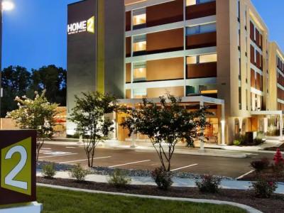 Home2 Airport Hotel 3*