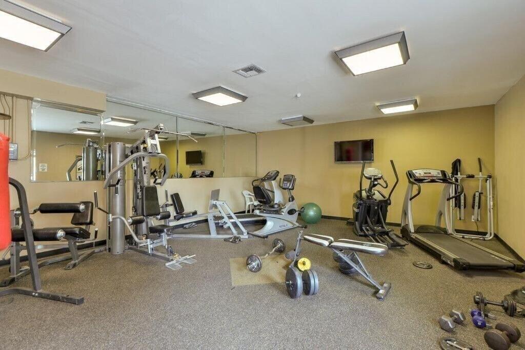 Apartment Nash Gold Private - 2bed, 2bath, Sleep 6, 25 Min Walk To Broadway And Attractions, Pool, Gym *