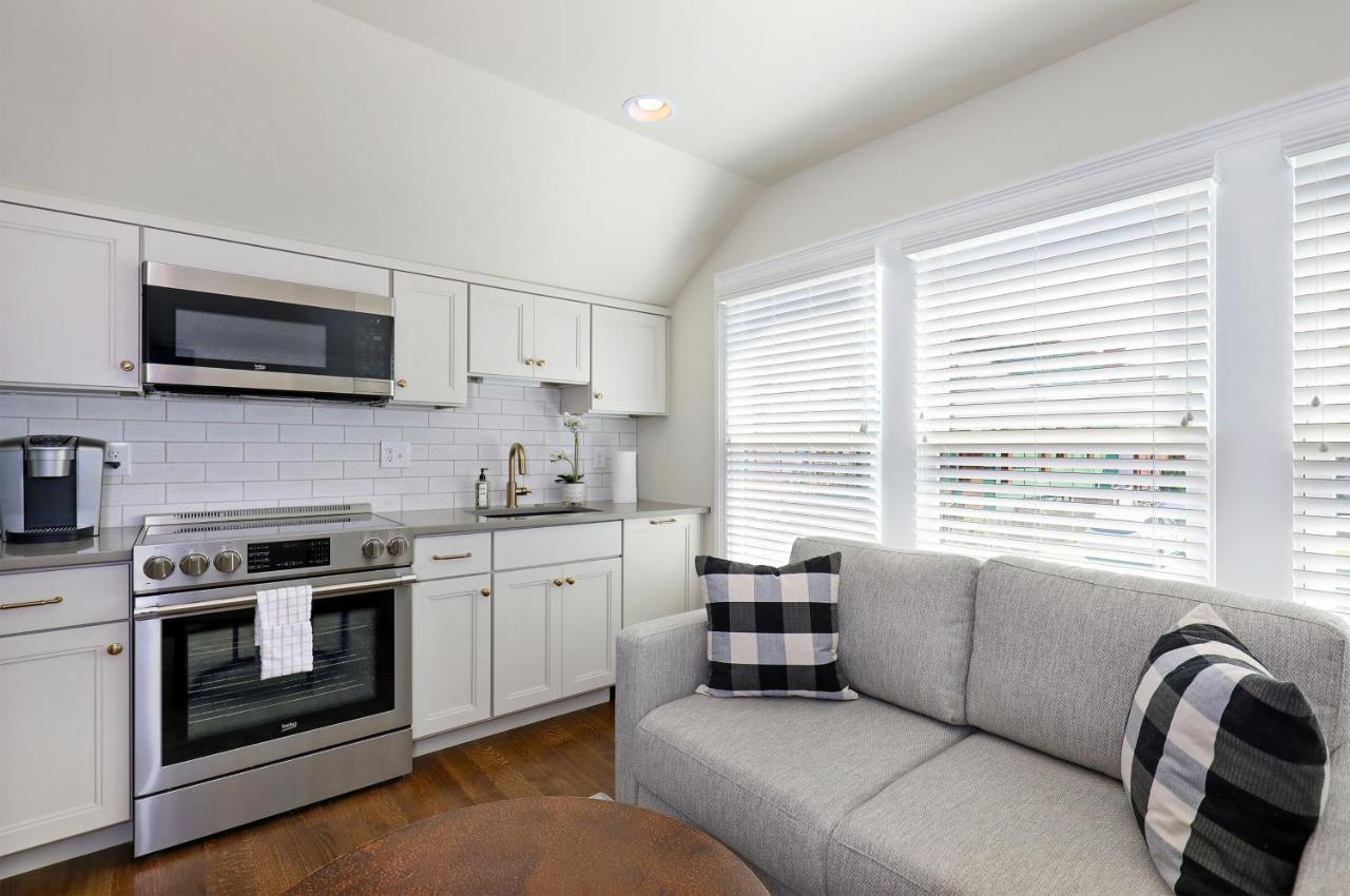 The Livery On 5th, Unit B