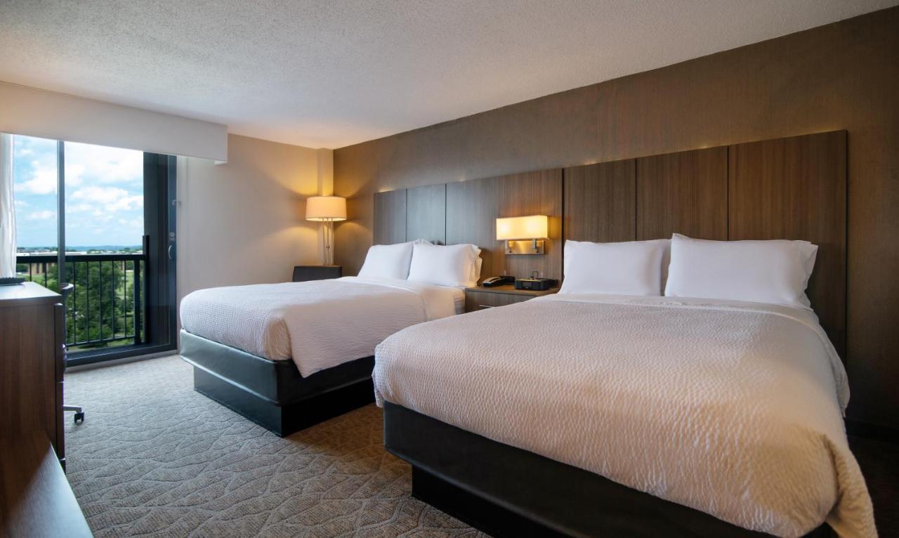 Holiday Vanderbilt By Ihg Hotel 3*