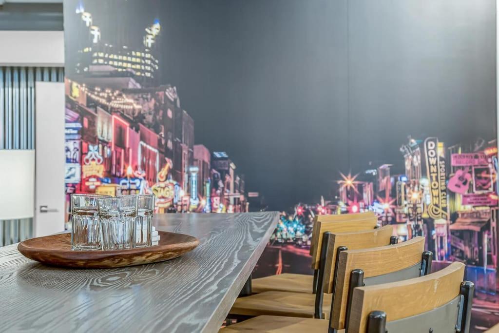 Honky Tonk 6 Bedroom By Maddox Apartment *