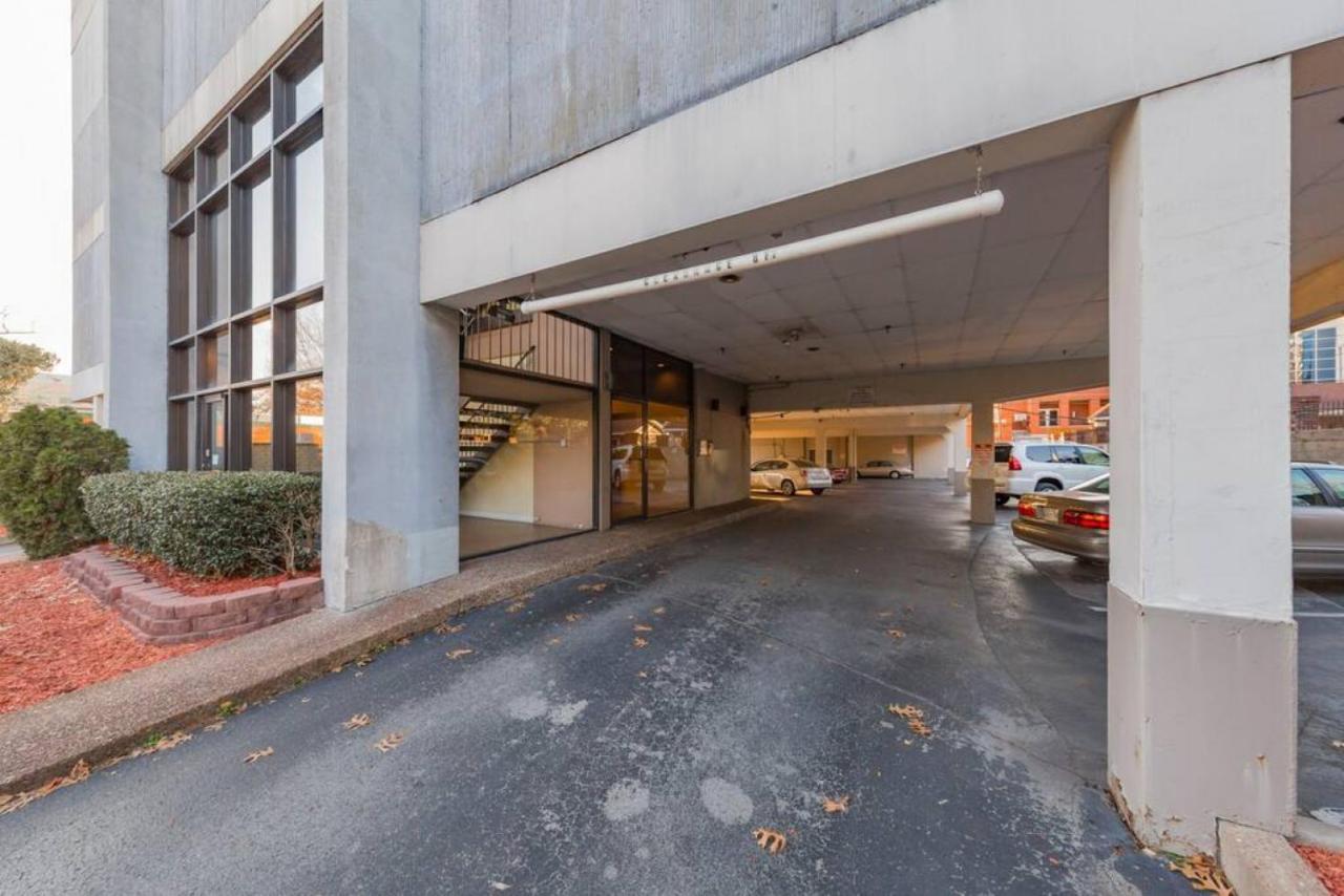Music Row Retreat With Pool And Free Parking, Walk To Bars! Apartment Nashville