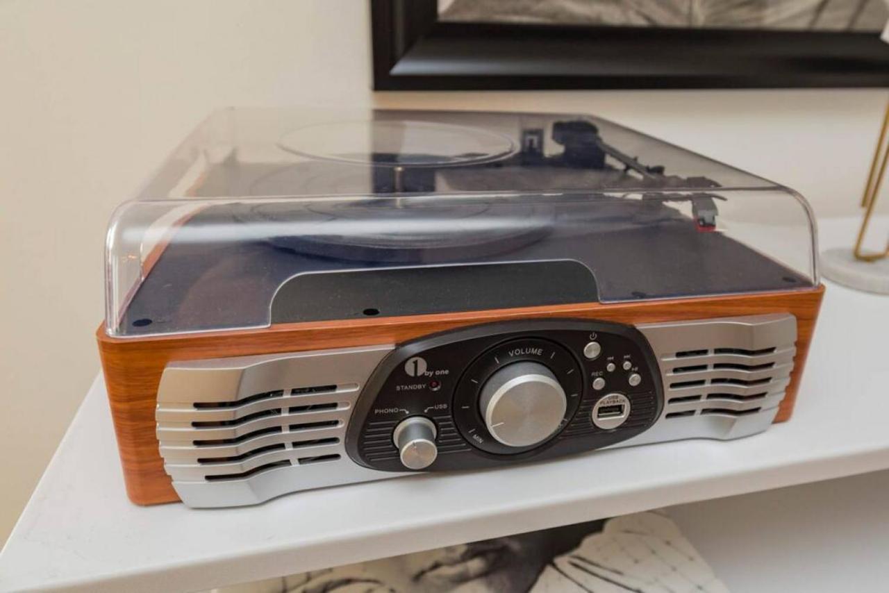 Music Row Retreat With Pool And Free Parking, Walk To Bars! Apartment