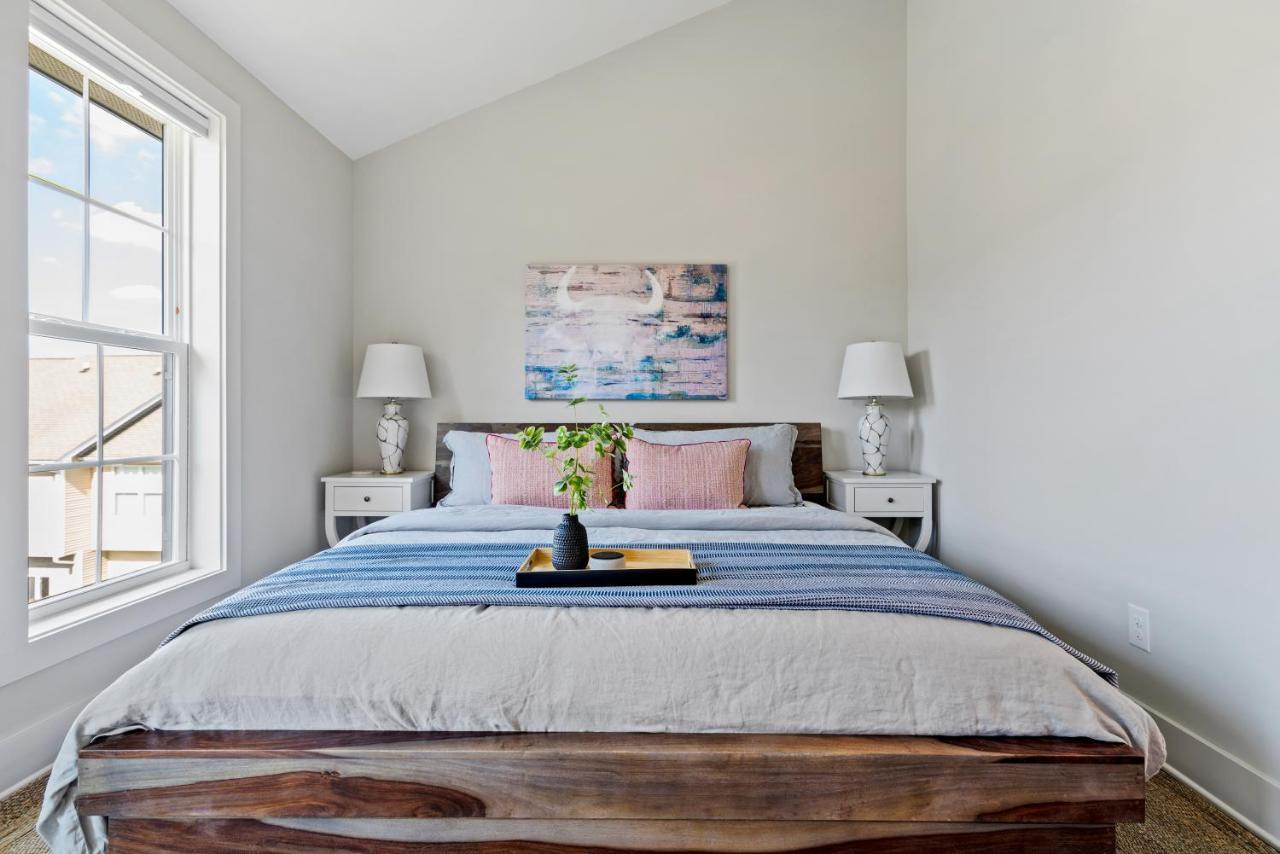 3 Bedroom Townhome In The Heart Of Nashville! *
