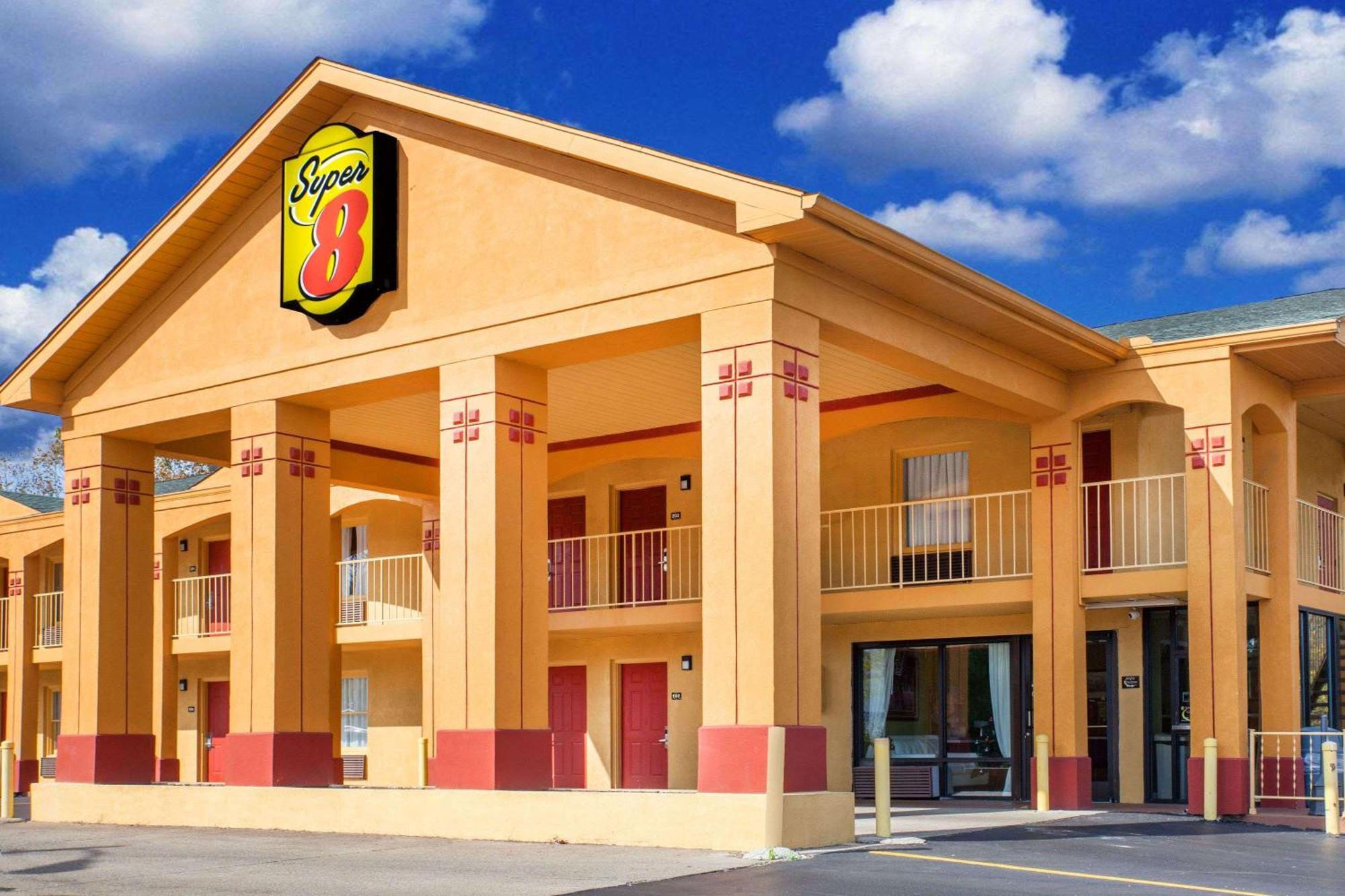 Super 8 By Wyndham West 2*