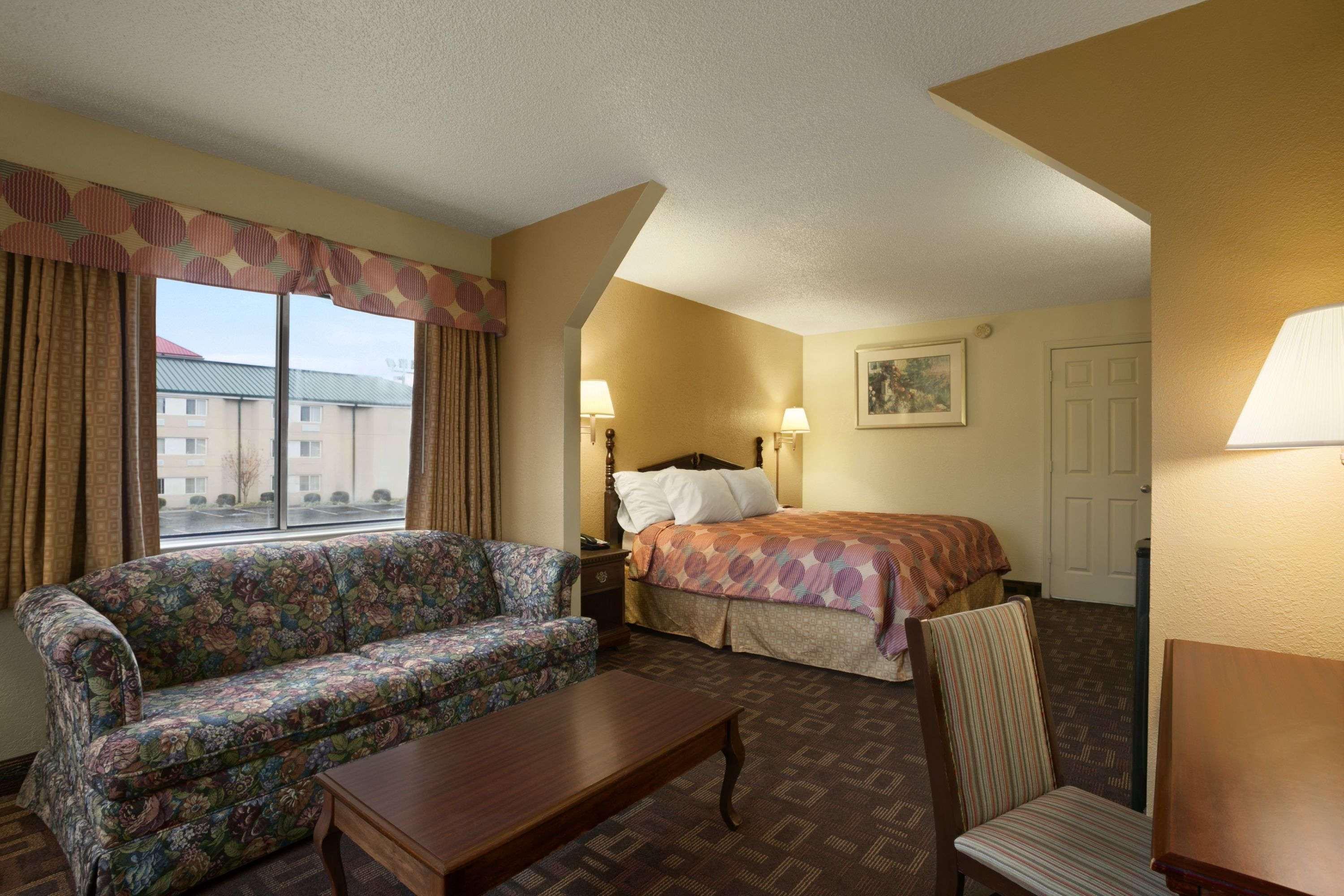 Days By Wyndham Airport East Hotel 2*