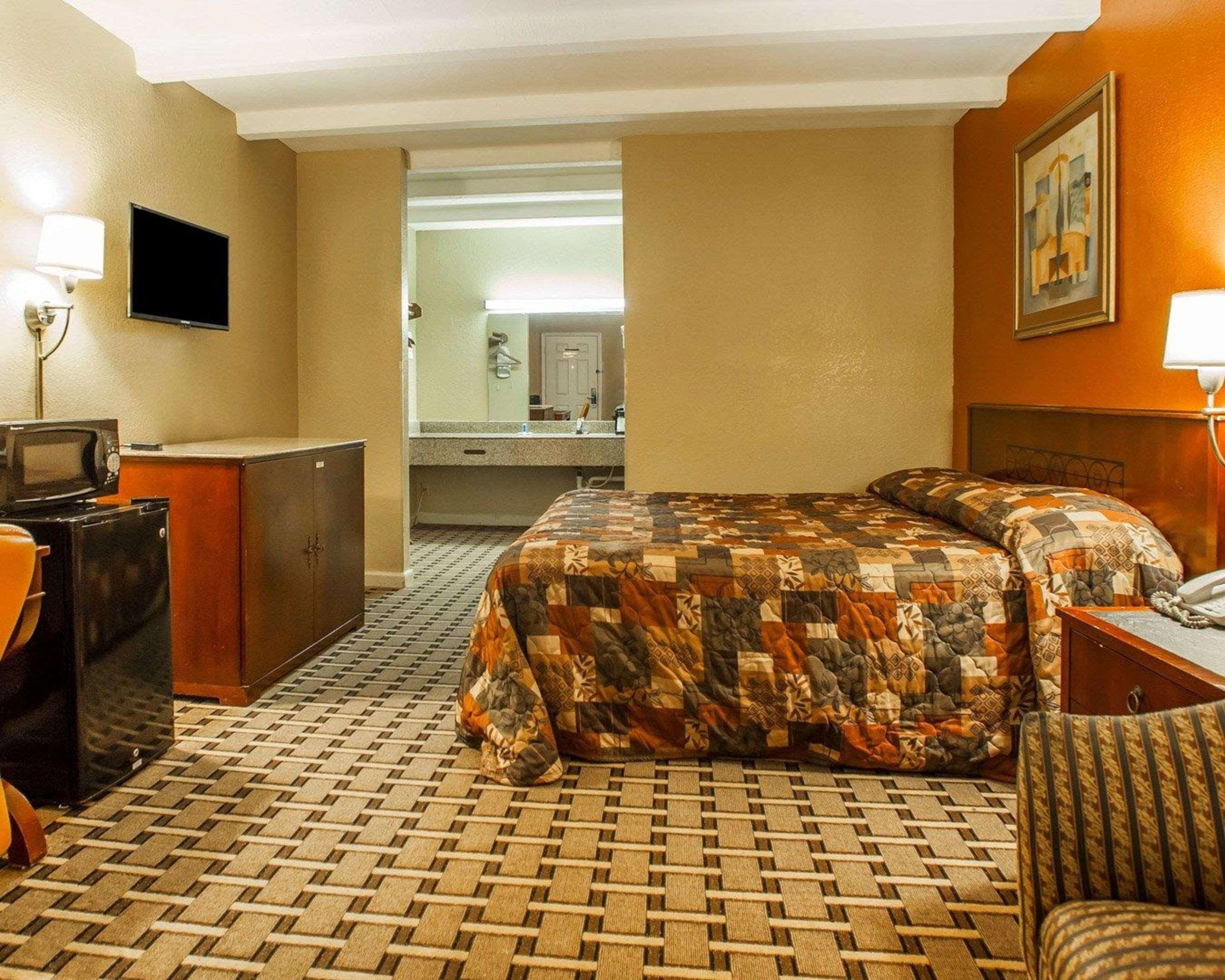 Hotel Rodeway Airport