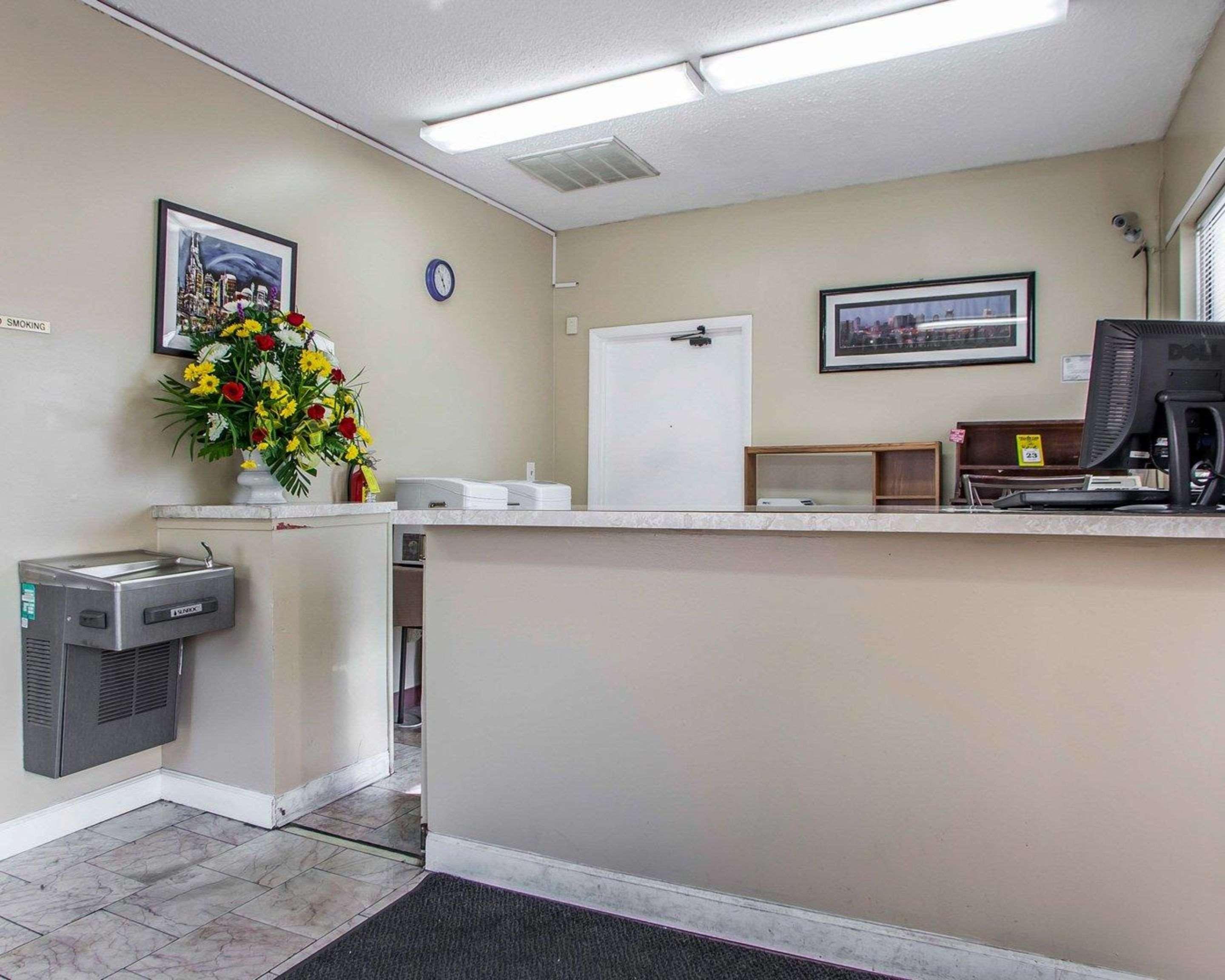 Rodeway Airport Hotel 2*