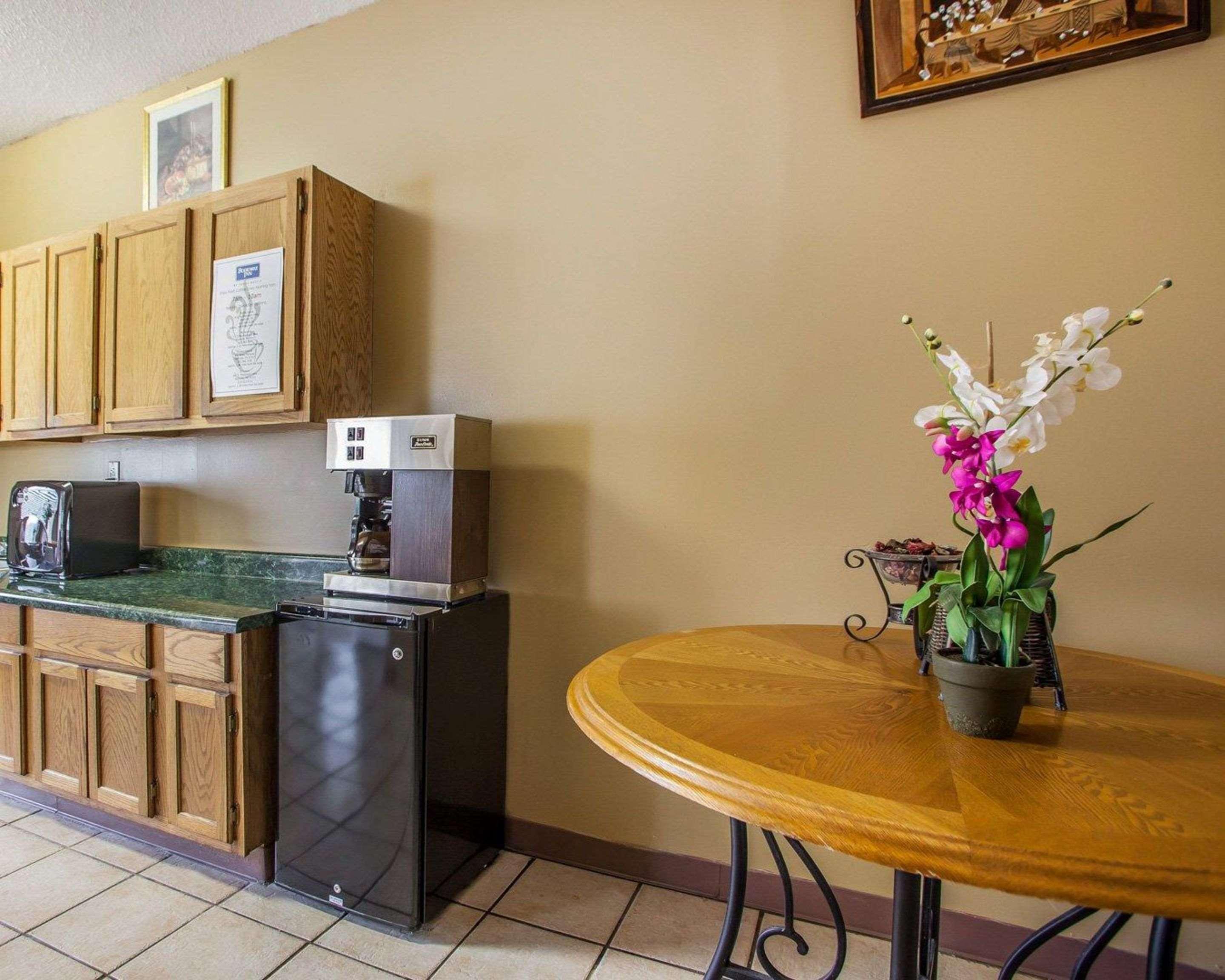 Hotel Rodeway Airport