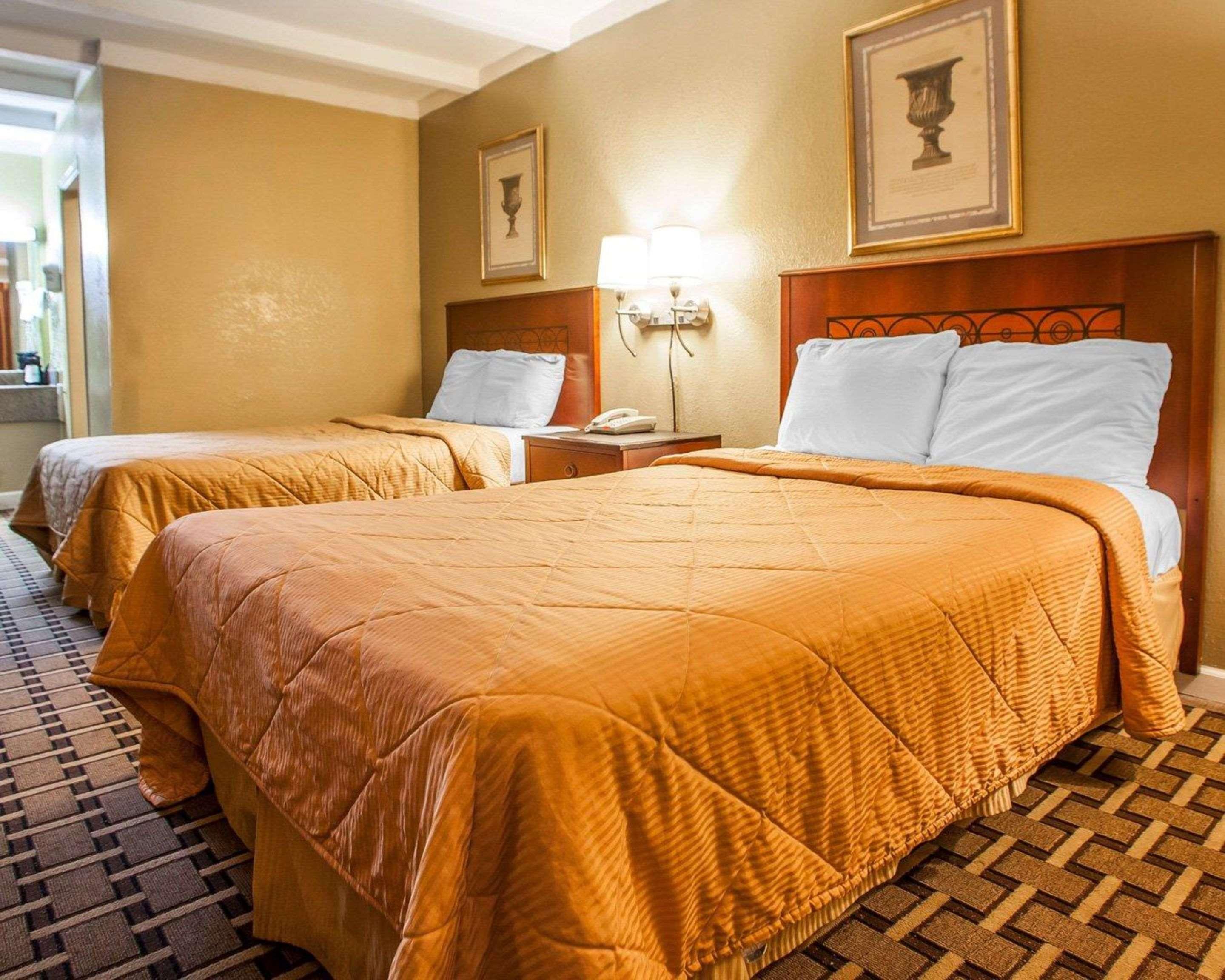 Rodeway Airport Hotel 2*