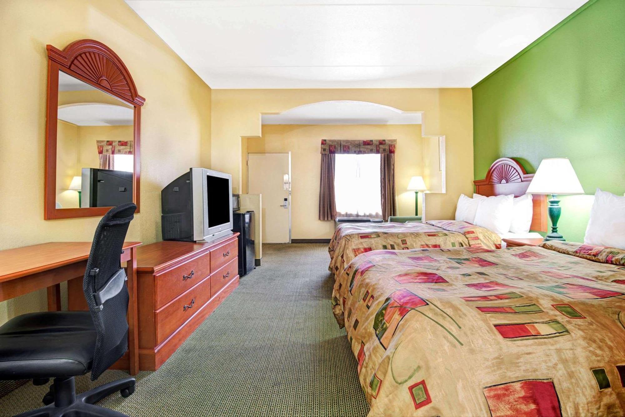 Super 8 By Wyndham Near Downtown / I-40 Hotel Nashville