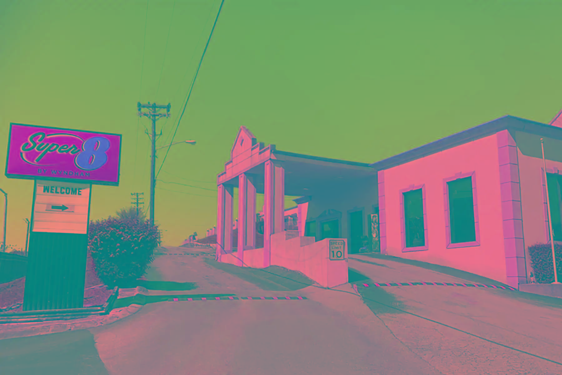 Super 8 By Wyndham Near Downtown / I-40 2*