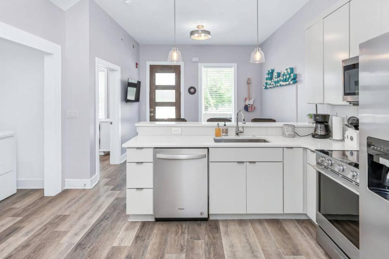 1st Floor No Steps - 2 Miles To Downtown *