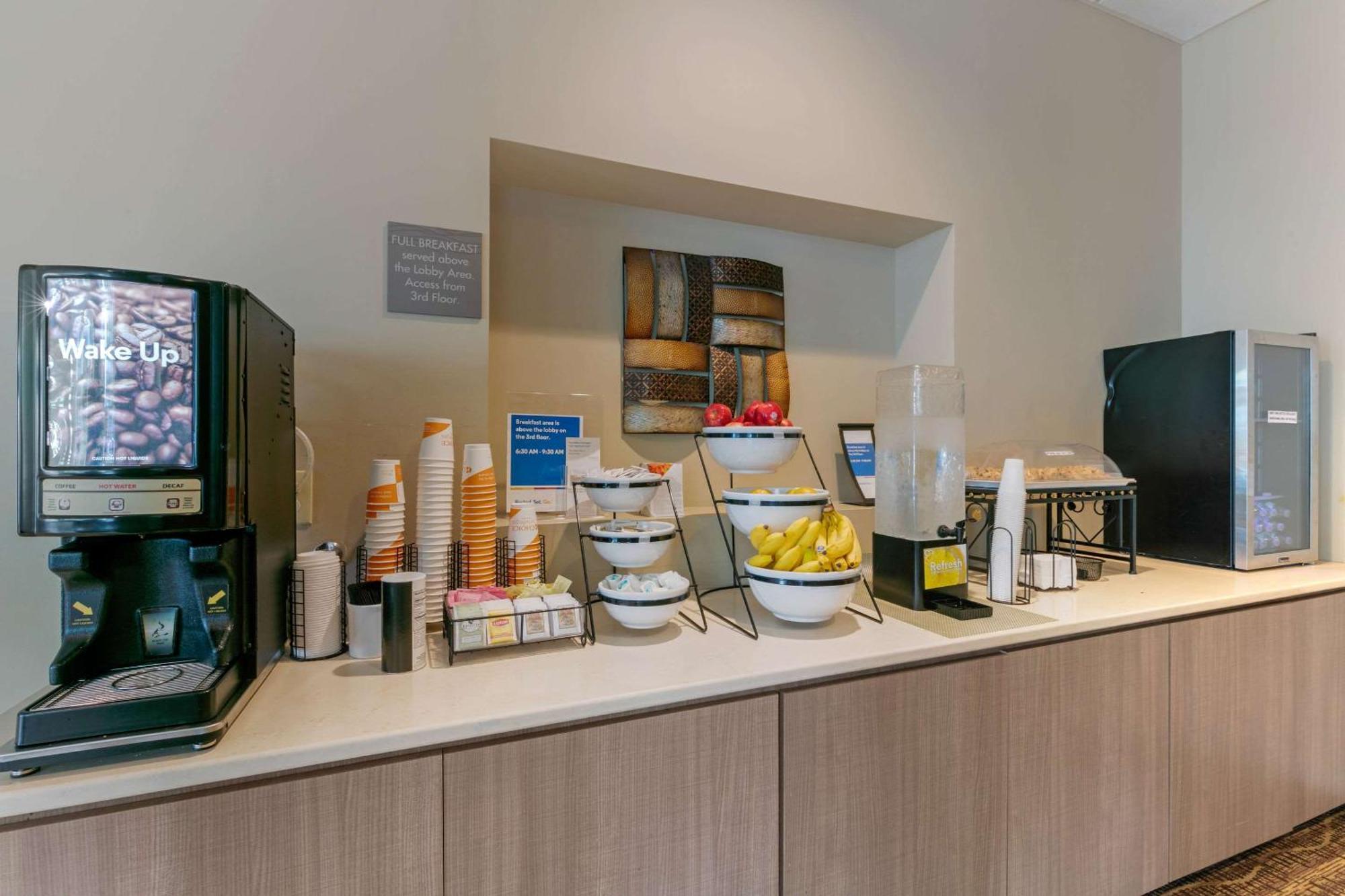 Comfort Downtown - Music Center 3*