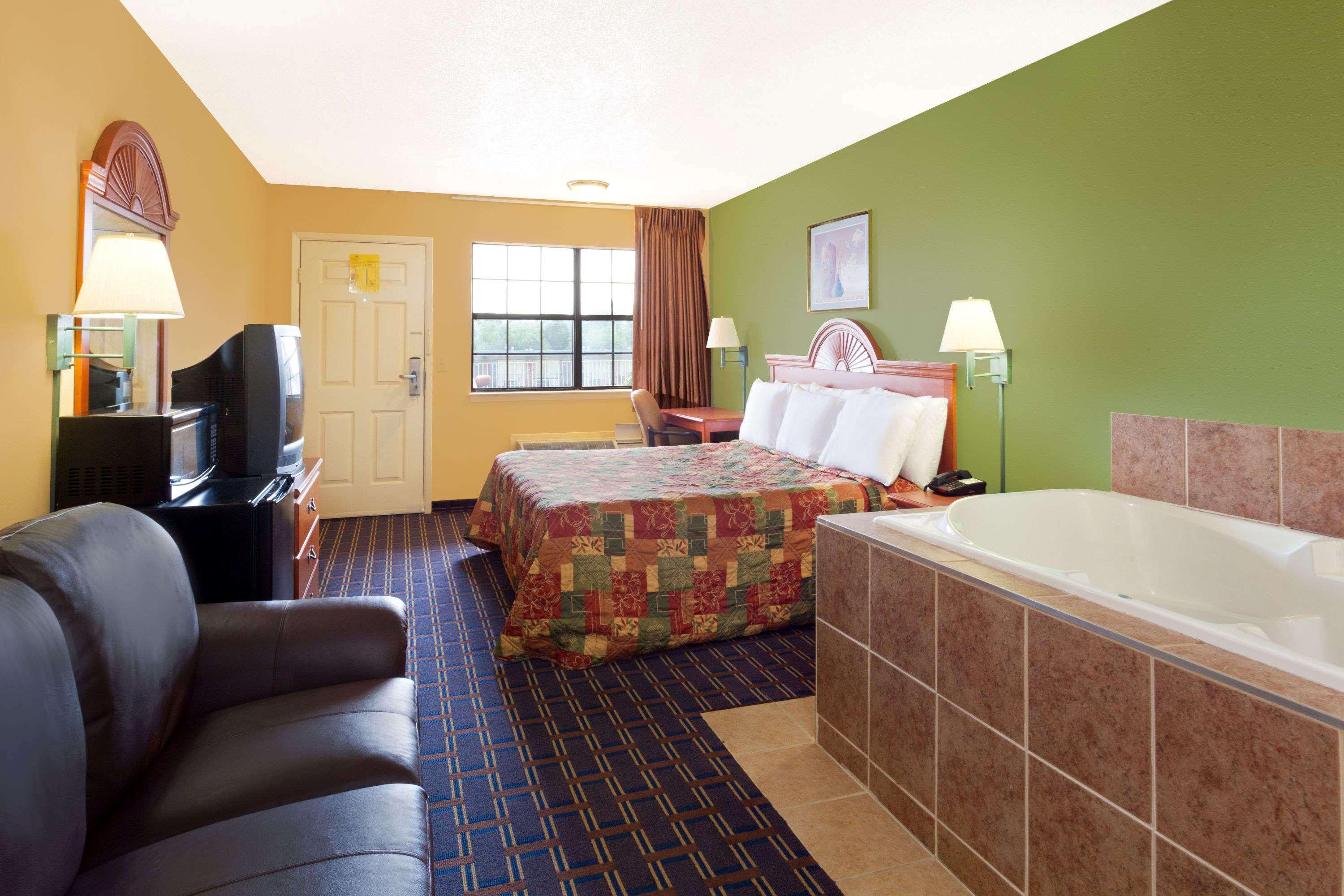 Hotel Days By Wyndham Downtown-nashville West Trinity Lane