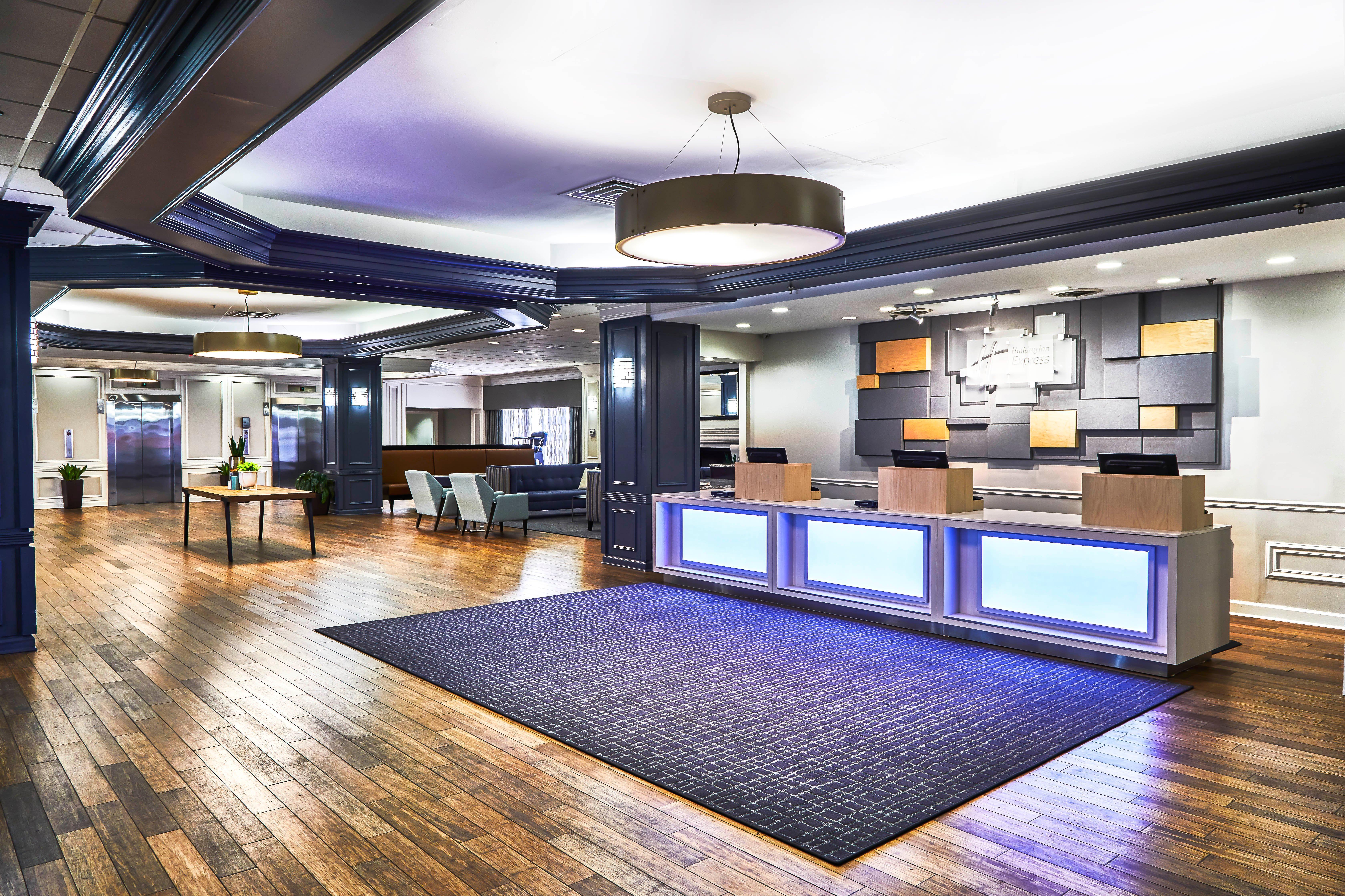 Holiday Express Nashville-downtown - Broadway By Ihg Hotel Nashville