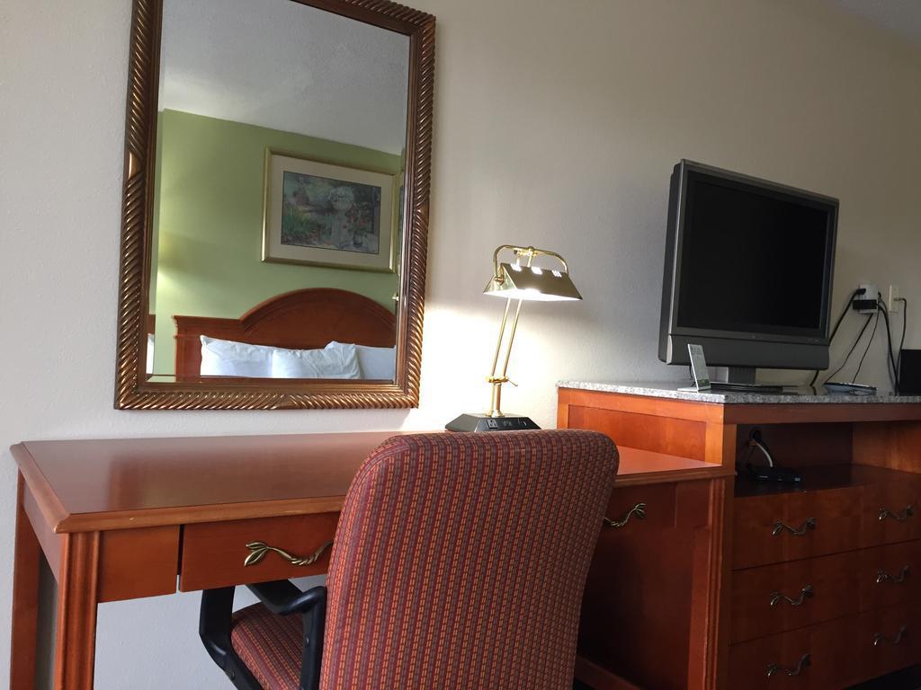 Hotel Americas Value Inn-nashville/airport South Nashville