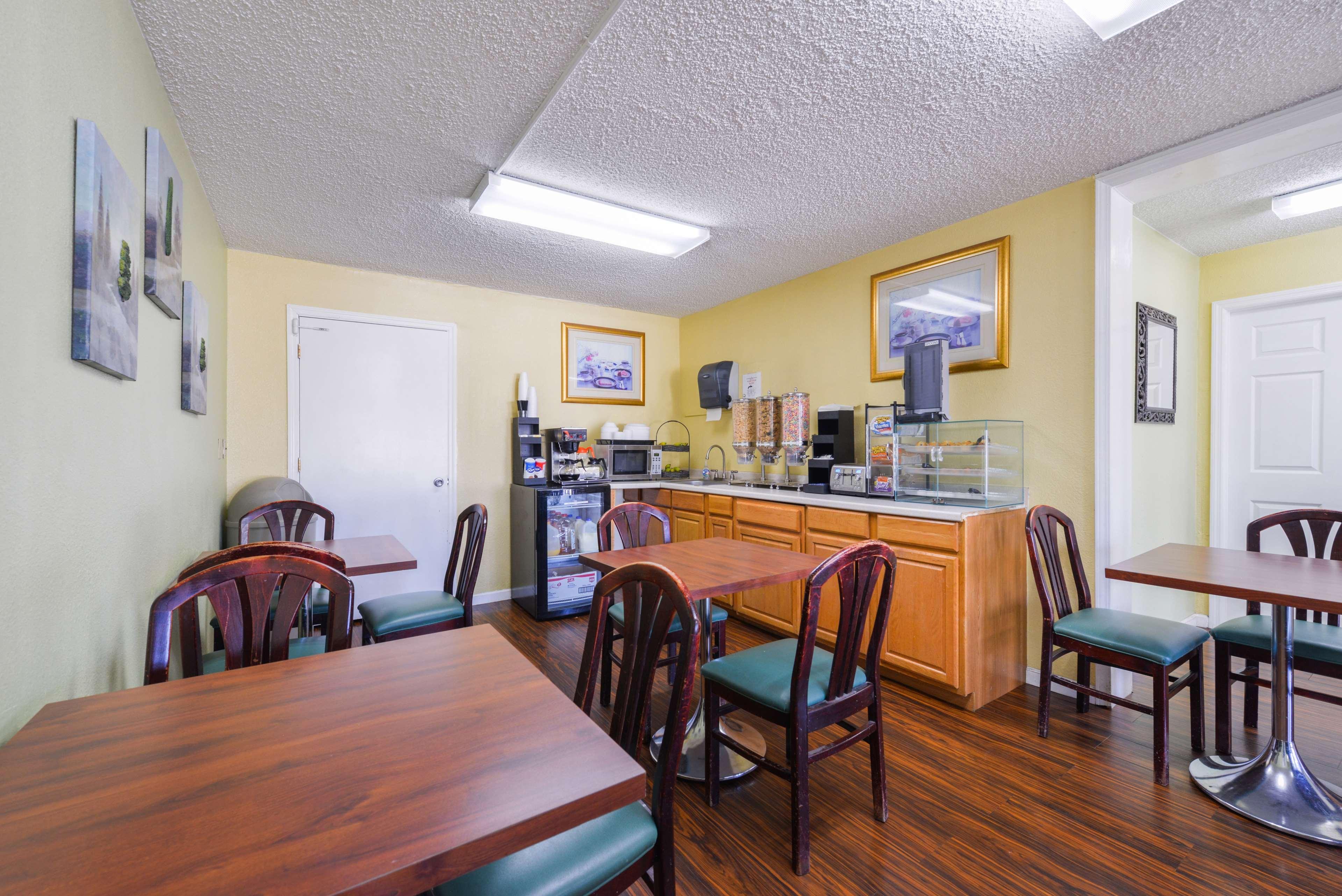 Hotel Americas Value Inn-nashville/airport South