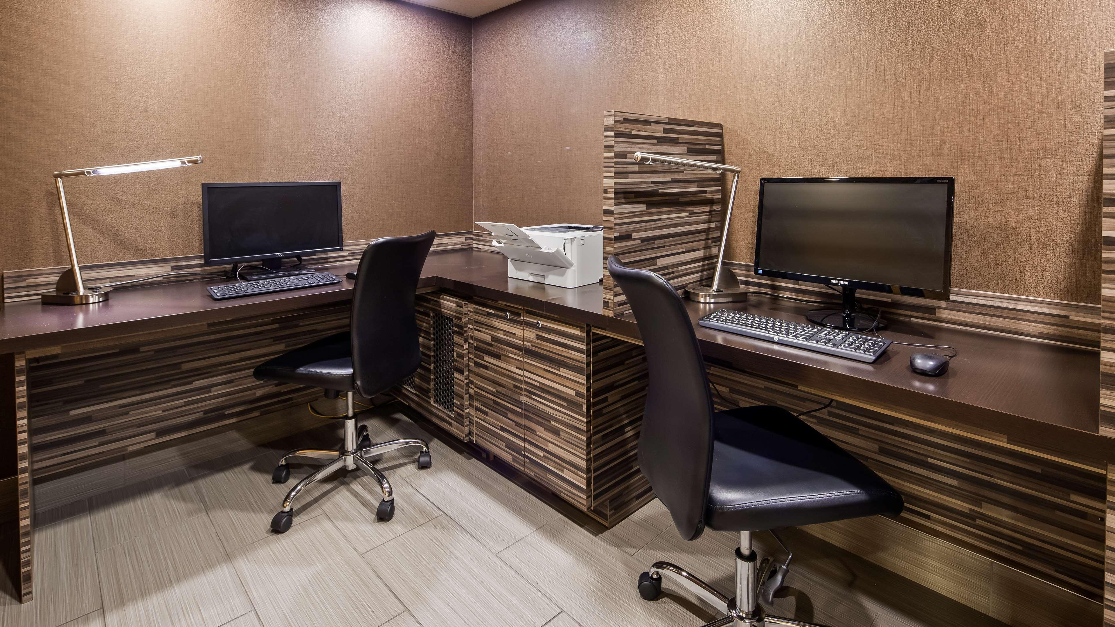 Western Near Opryland