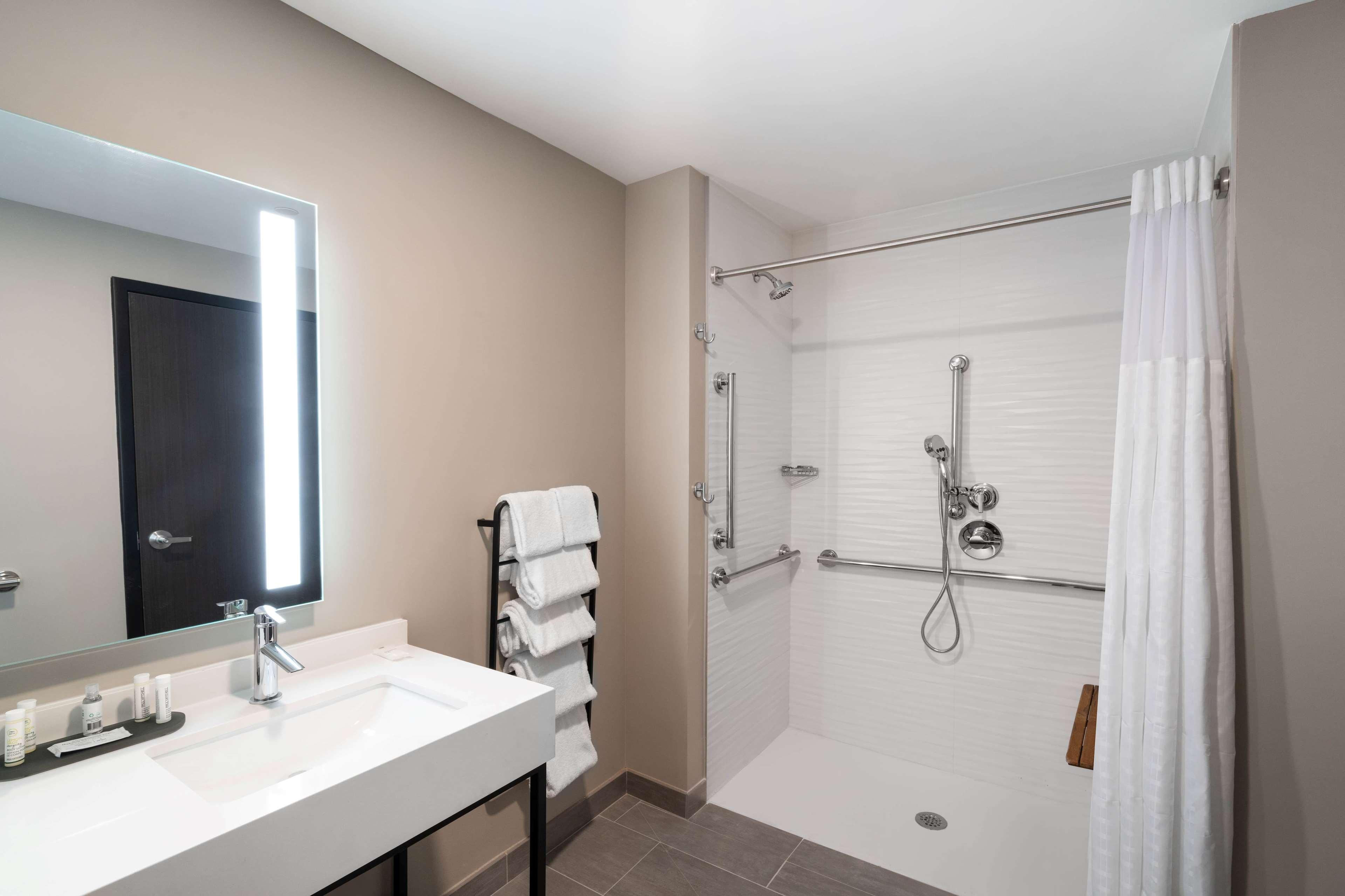 La Quinta & By Wyndham Downtown Stadium Hotel Nashville