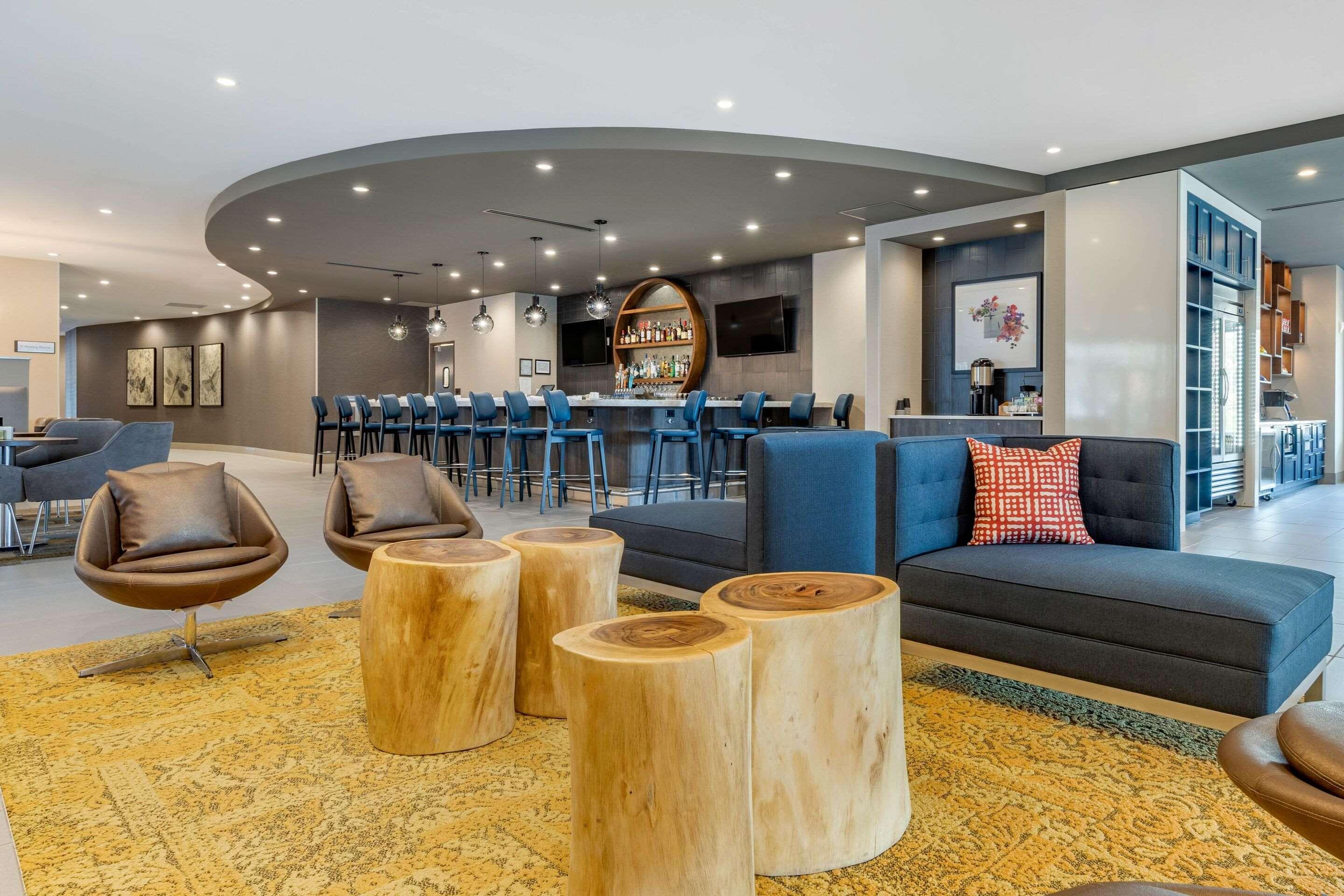 Hotel Cambria Airport