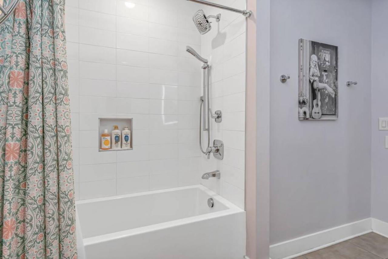 1st Floor No Steps - 2 Miles To Downtown Apartment *