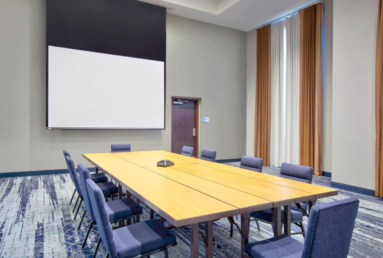 Courtyard By Marriott Hills Hotel 3*