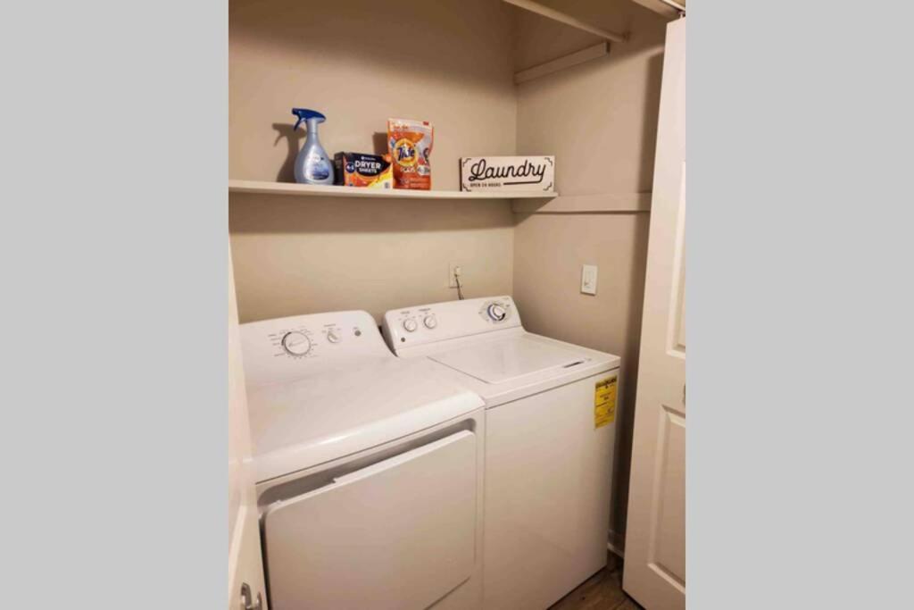 Luxury Townhome 20 Min To Music City, Apartment Nashville