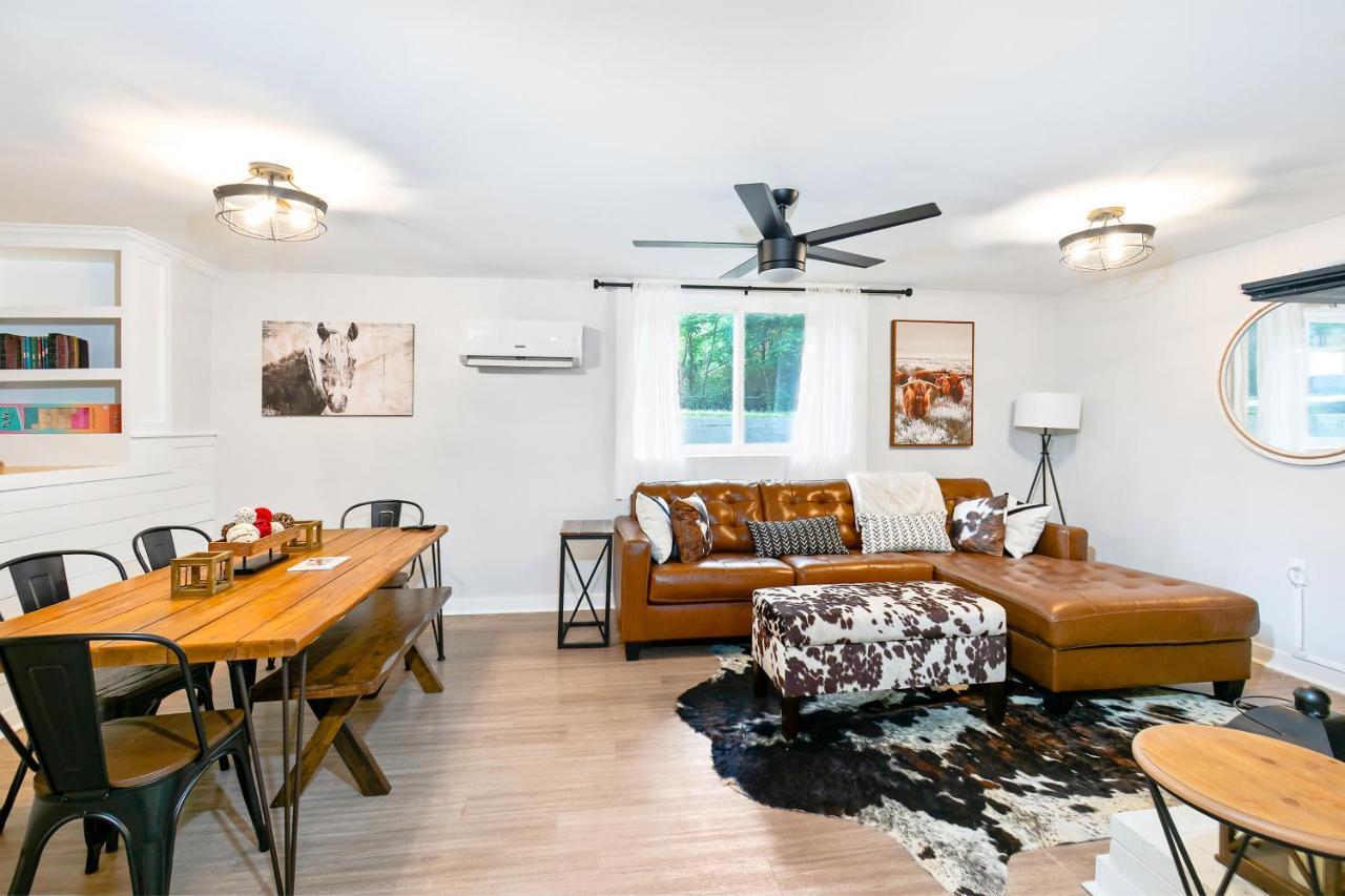 East Nook Of Both Worlds * Nashville