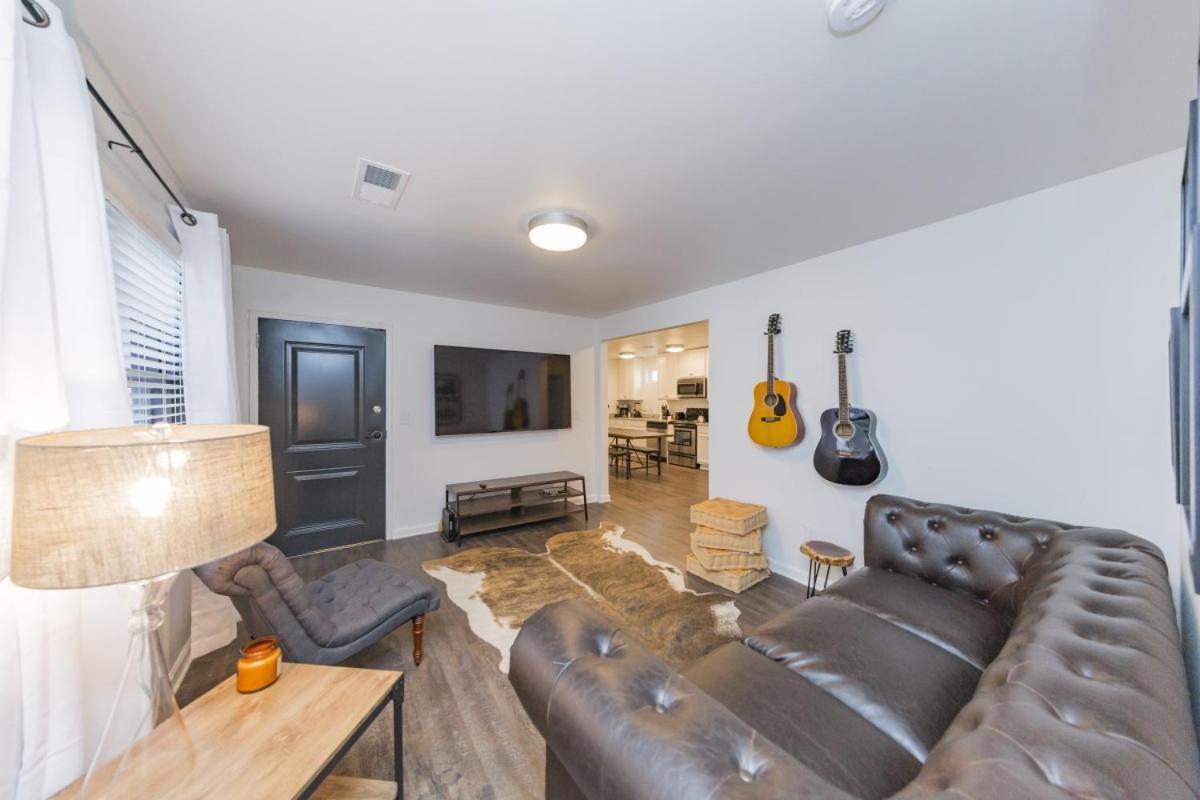 The Vibe At Marathon Apartment *