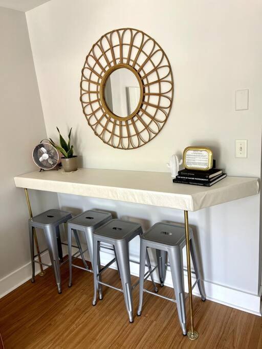 Apartment Just A Mile To Broadway *